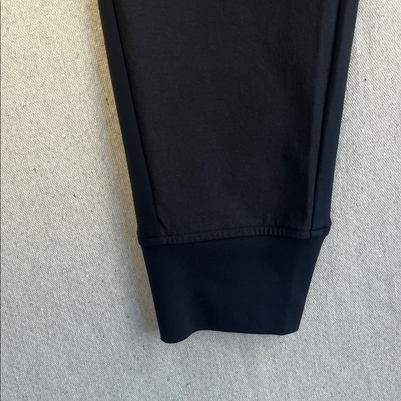Athleta Headlands Hybrid Trek Jogger Size 4 Black Zip Pocket - Picture 7 of 8